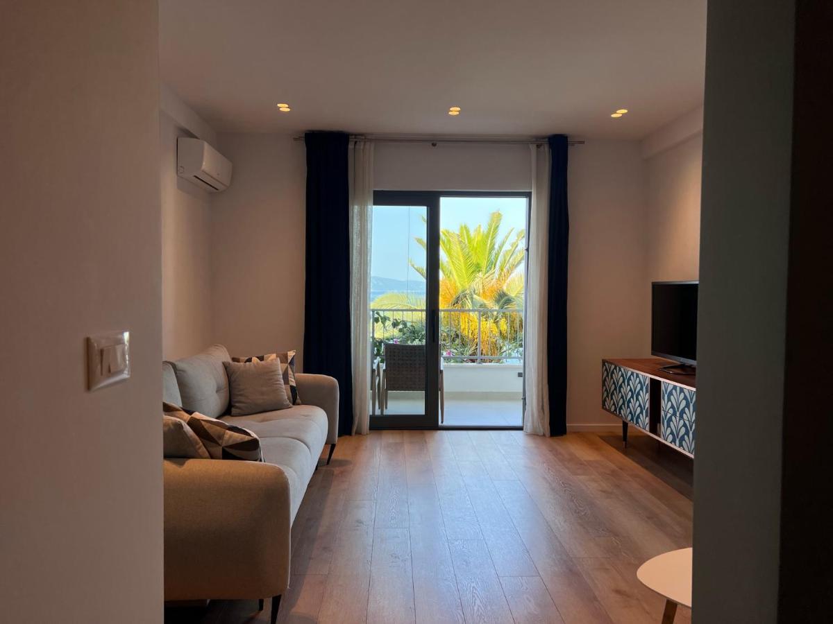 Beachfront Comfort Apartments Sinajko 포드고라 외부 사진