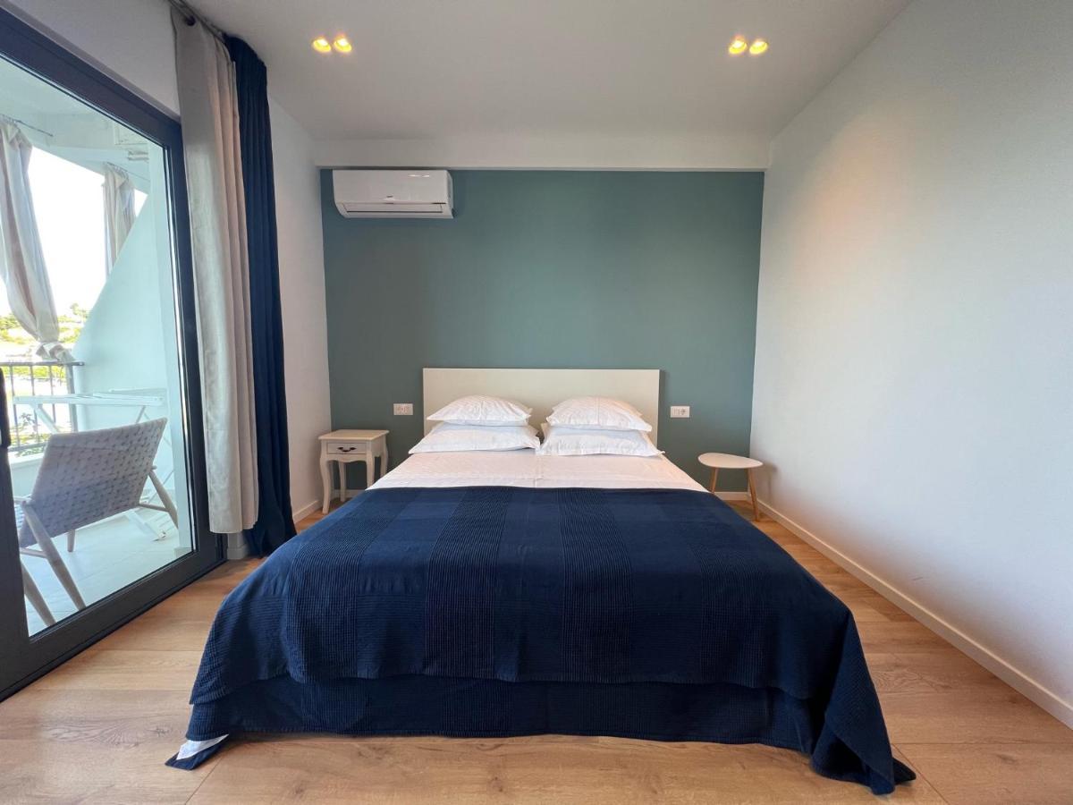 Beachfront Comfort Apartments Sinajko 포드고라 외부 사진