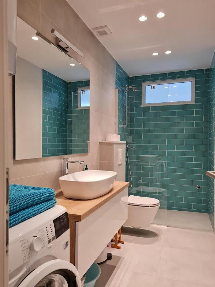 Beachfront Comfort Apartments Sinajko 포드고라 외부 사진