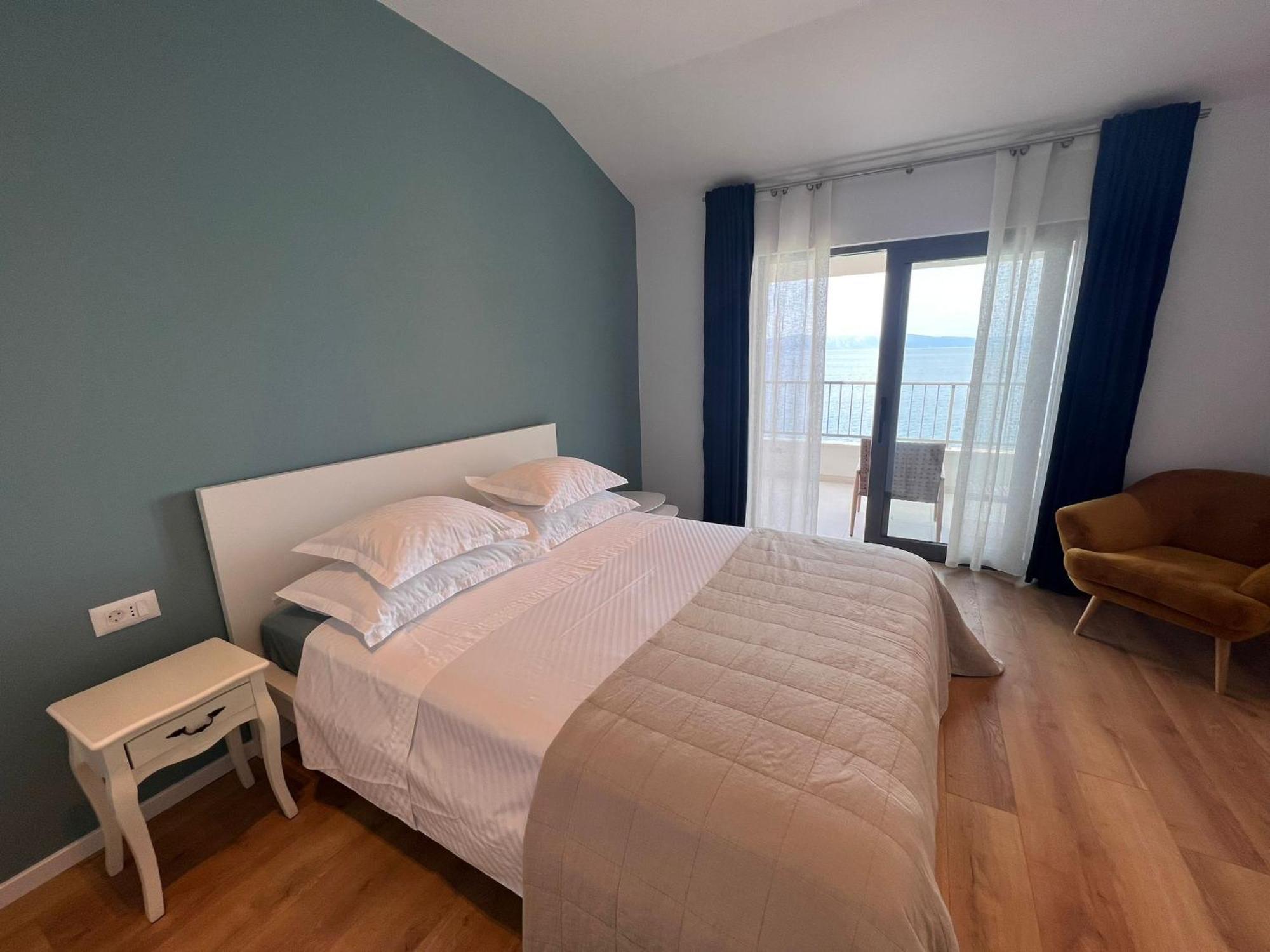 Beachfront Comfort Apartments Sinajko 포드고라 외부 사진