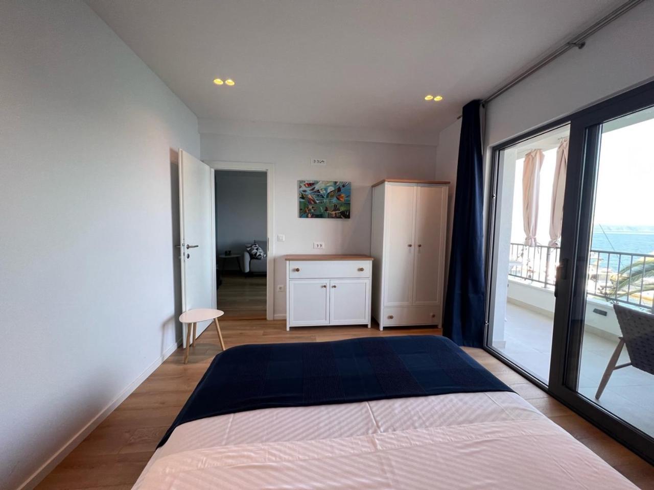 Beachfront Comfort Apartments Sinajko 포드고라 외부 사진