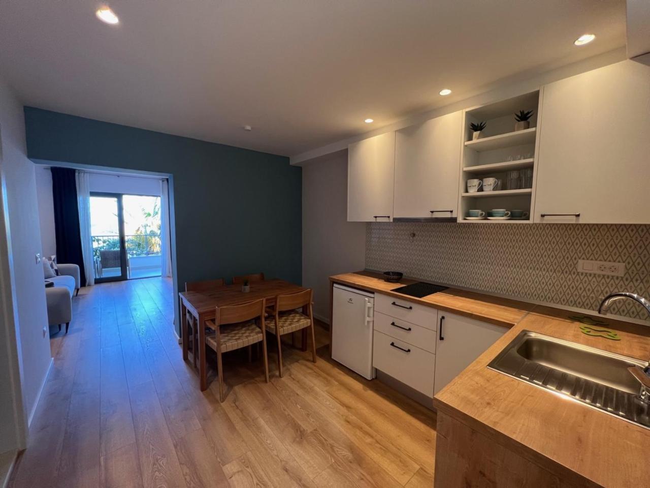 Beachfront Comfort Apartments Sinajko 포드고라 외부 사진