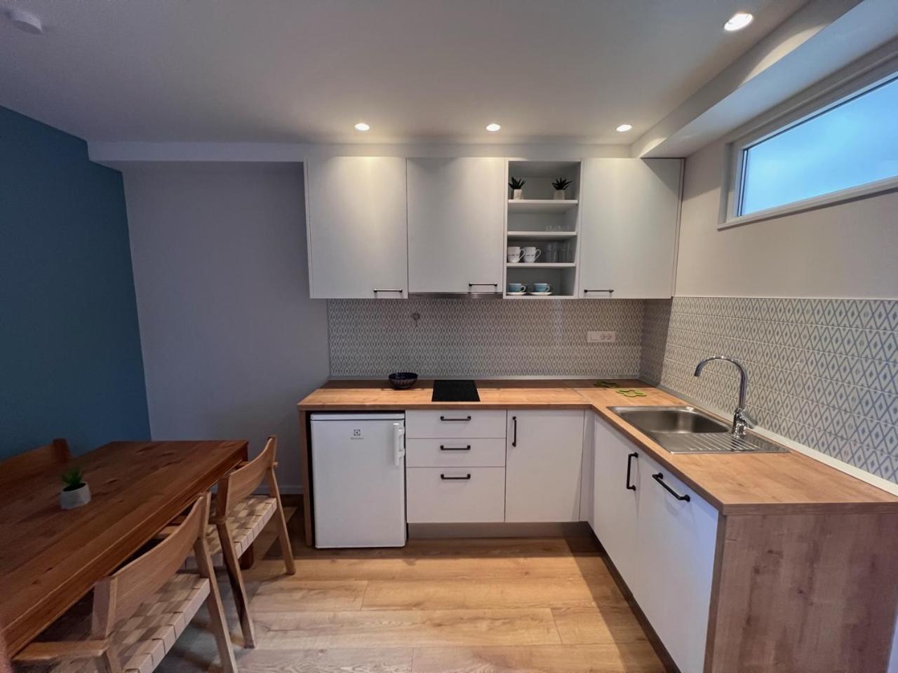 Beachfront Comfort Apartments Sinajko 포드고라 외부 사진
